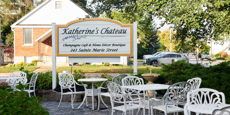 Champagne Café in Collingwood, Ontario